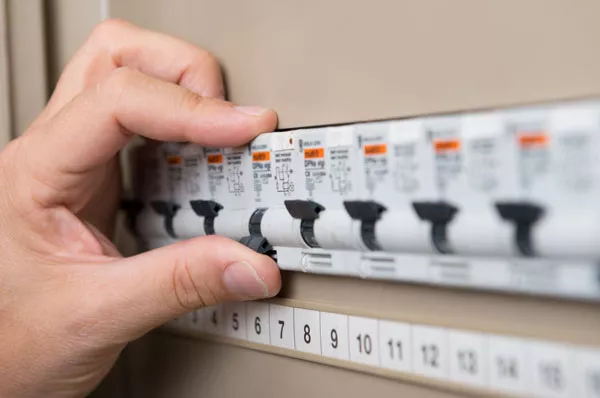 Dans quelle pièce installer un tableau électrique dans une maison mitoyenne ?, Colombes, Aramon Philippe